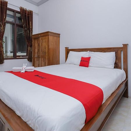 Reddoorz At Pondok Candra Surabaya Exterior photo