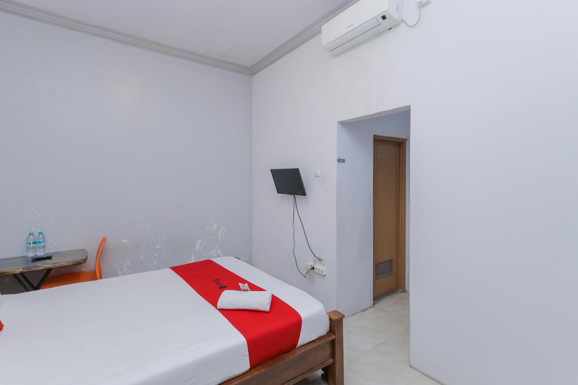 Reddoorz At Pondok Candra Surabaya Exterior photo