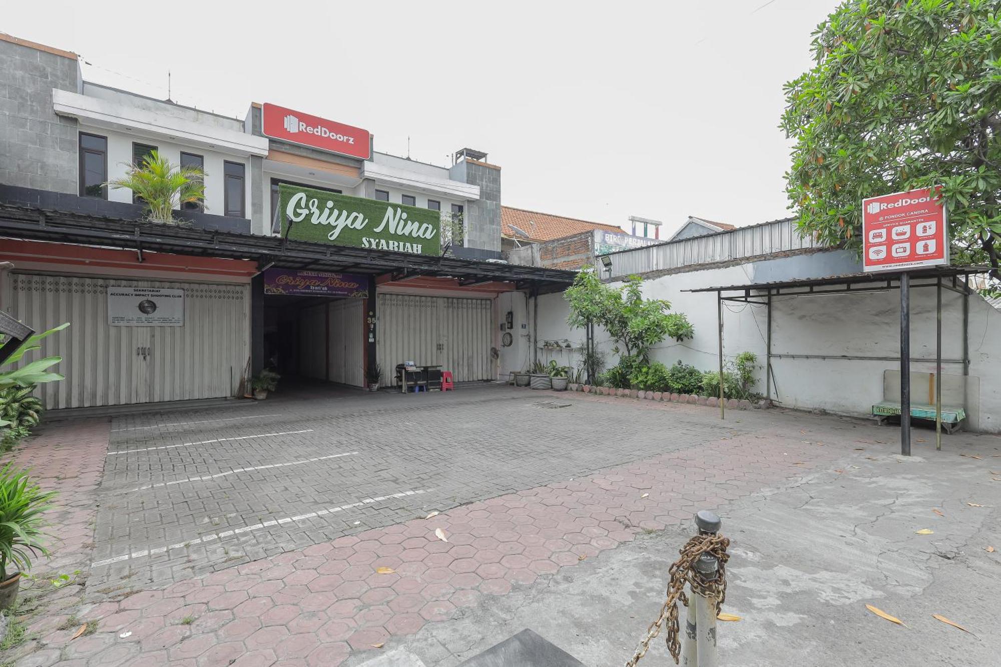Reddoorz At Pondok Candra Surabaya Exterior photo