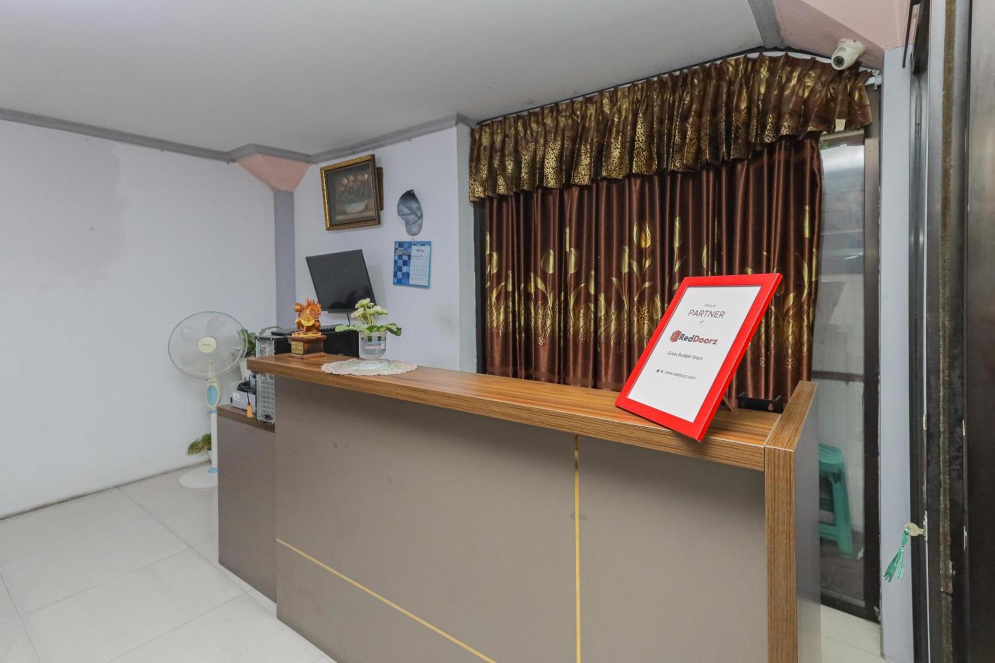 Reddoorz At Pondok Candra Surabaya Exterior photo