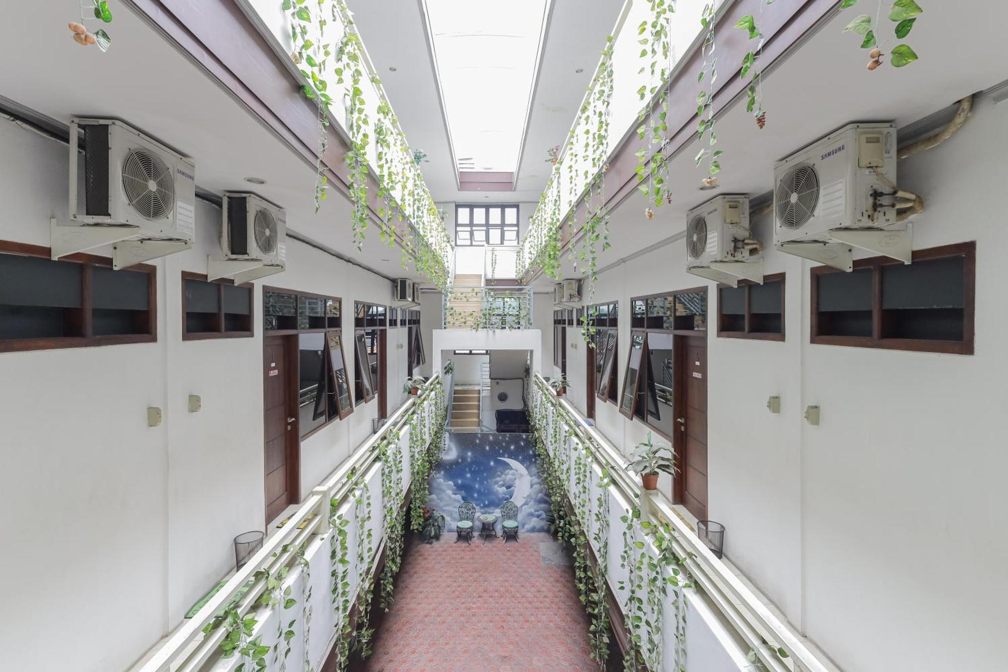 Reddoorz At Pondok Candra Surabaya Exterior photo