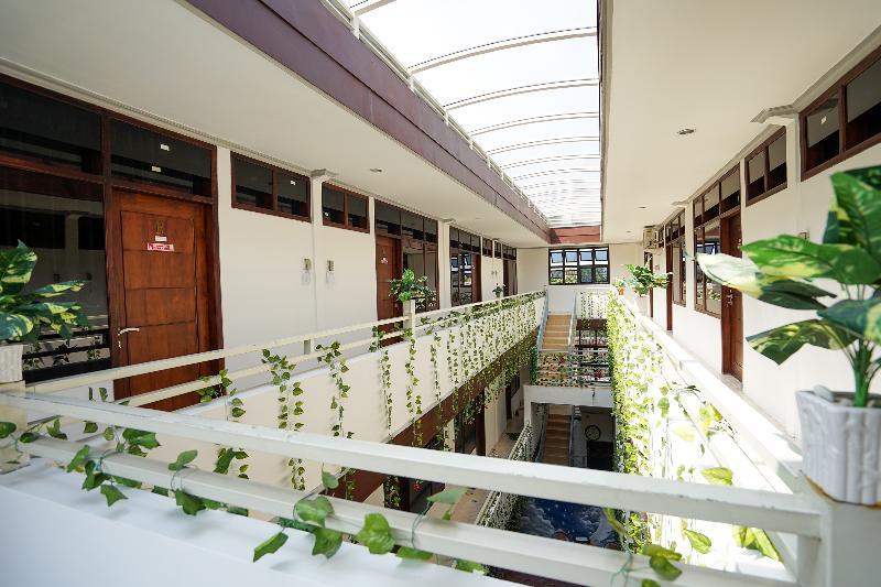 Reddoorz At Pondok Candra Surabaya Exterior photo